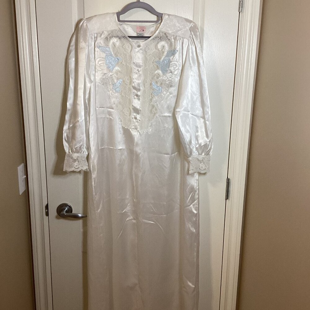 La Lingerie Women's White Sleeve Nightgown Vintage Shoulder Pads Lace Silky